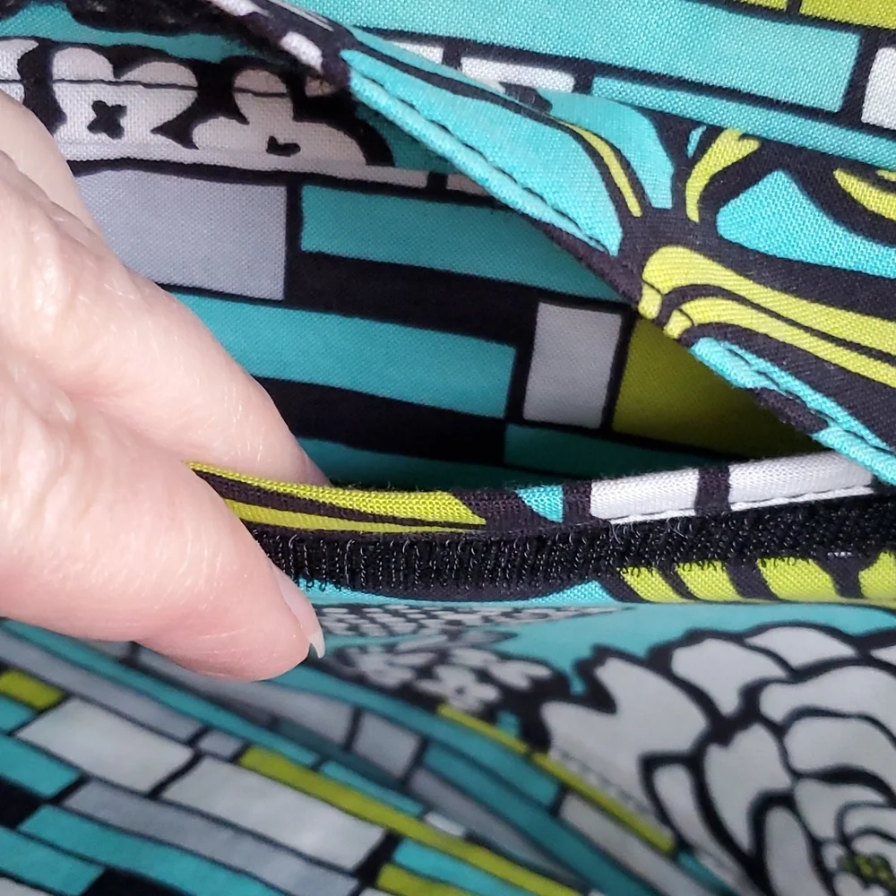 Vera Bradley 11x14 green,aqua,white, blk zipper bag - Picture 11 of 14